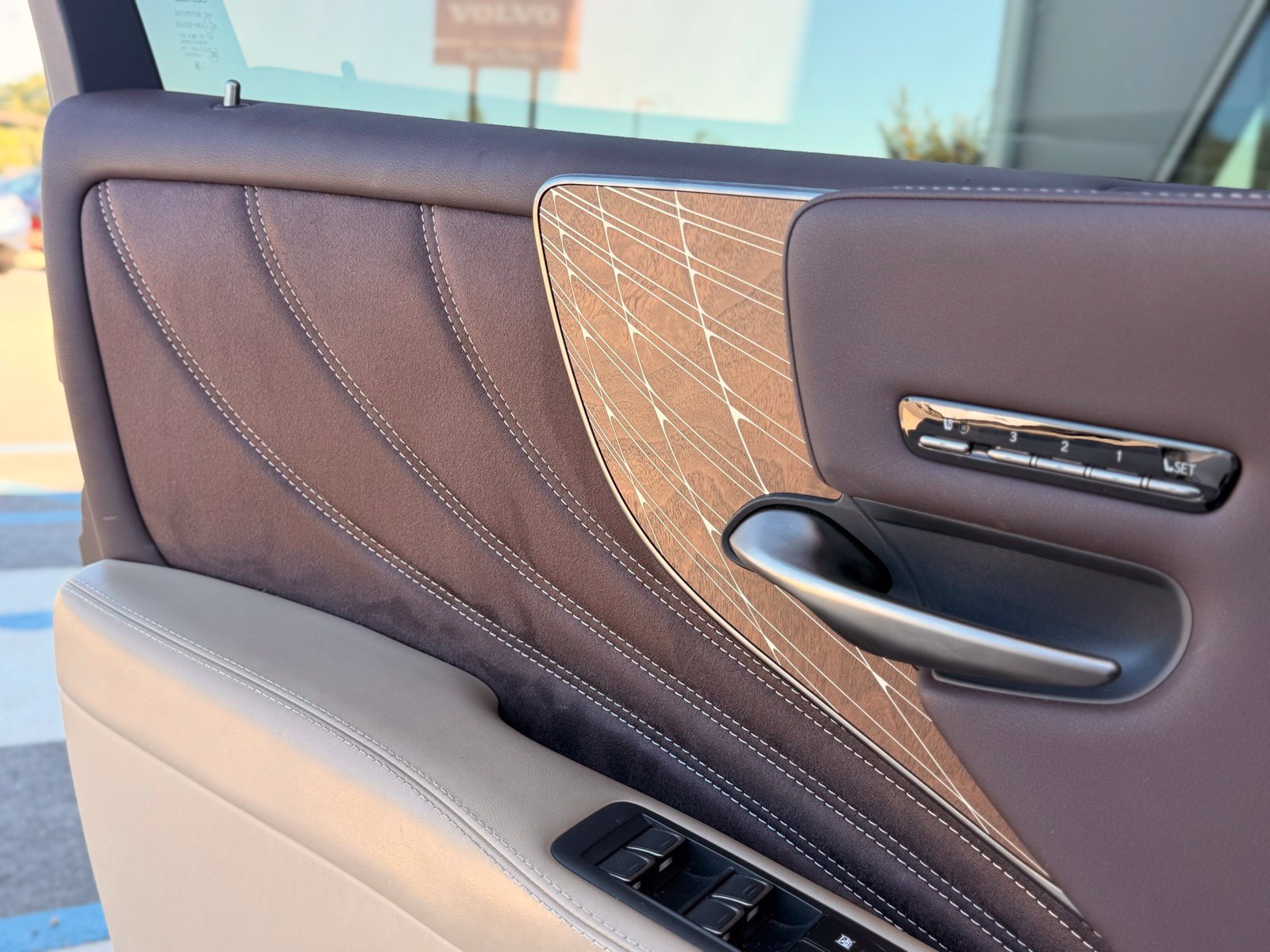 Used 2020 Lexus LS 500 w/ Interior Upgrade Package RWD image 28
