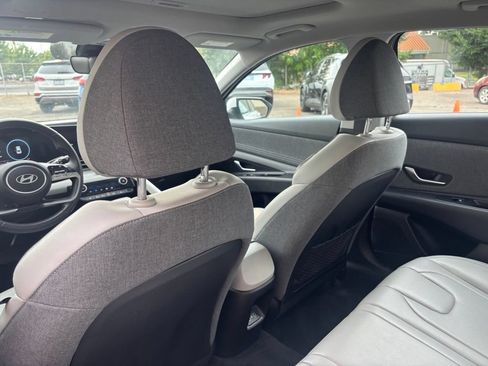 Certified 2024 Hyundai Elantra Limited FWD image 22
