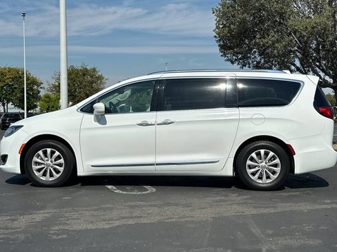 Used 2018 Chrysler Pacifica Touring-L Plus FWD image 7