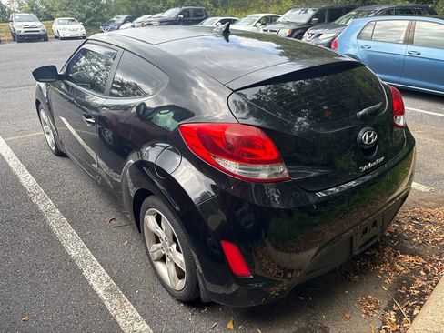 Used 2012 Hyundai Veloster FWD image 3