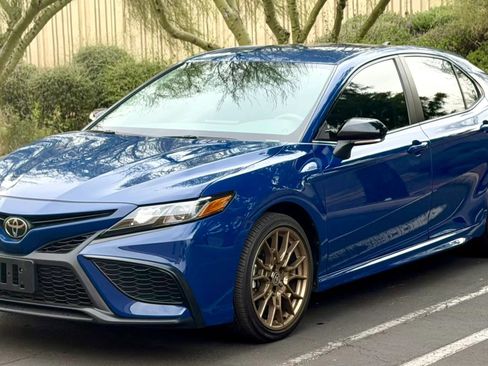 Used 2024 Toyota Camry SE w/ Convenience Package FWD image 3
