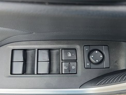 Used 2025 Toyota RAV4 LE image 27