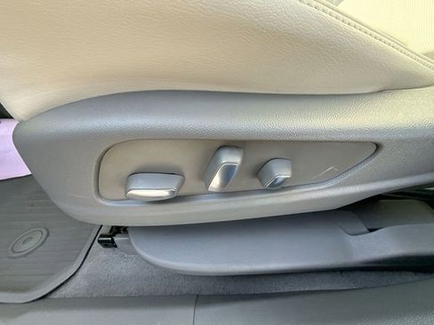 Used 2025 Cadillac XT6 Premium Luxury w/ Technology Package image 17