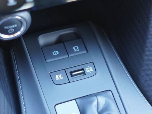 Certified 2024 Toyota Venza XLE image 31