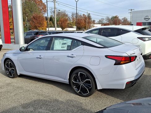 New 2025 Nissan Altima 2.5 SR image 3