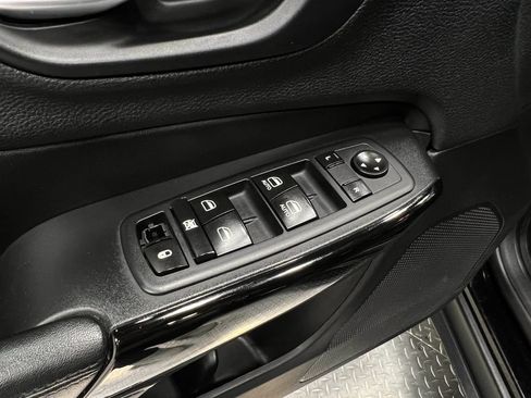 Used 2019 Jeep Cherokee Latitude Plus FWD image 15