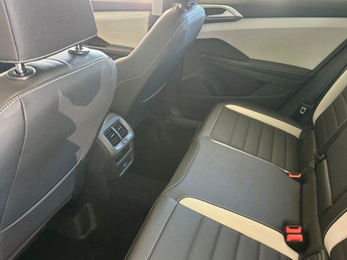 New 2025 Volkswagen Taos SEL image 11