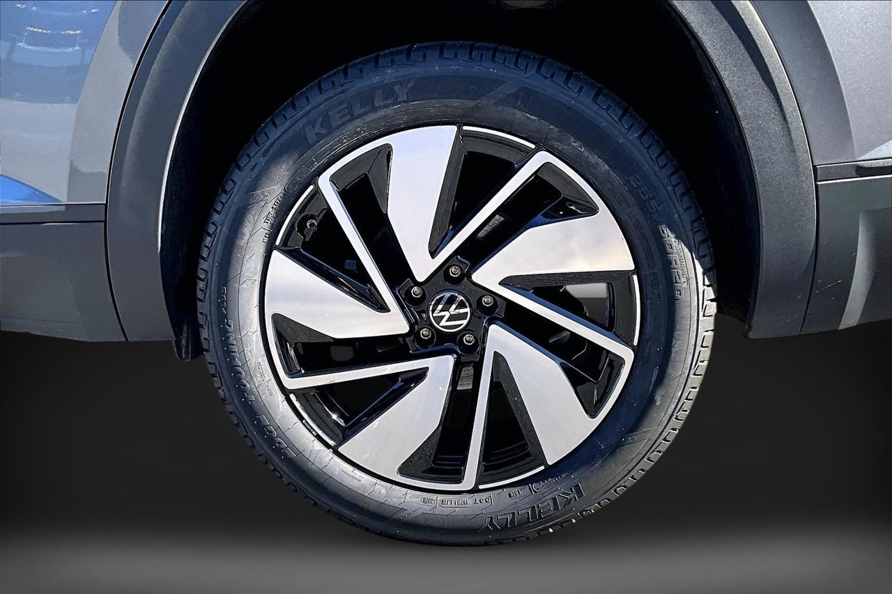 Used 2025 Volkswagen Atlas SE FWD image 35