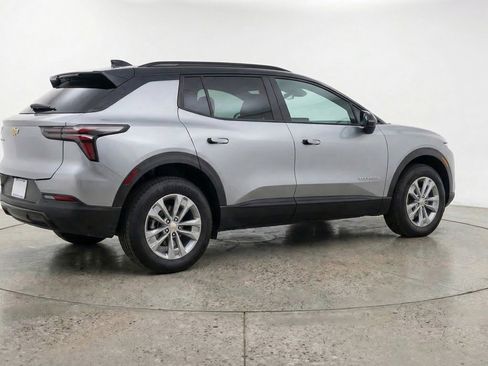Used 2025 Chevrolet Equinox LT FWD image 9