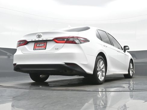 Used 2022 Toyota Camry LE FWD image 29