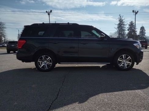 Used 2023 Ford Expedition XLT image 6