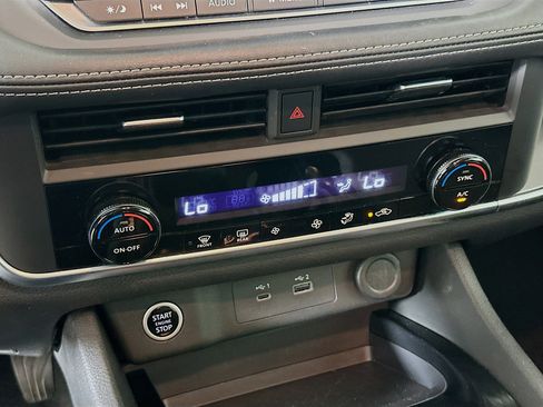 Used 2023 Nissan Rogue SV image 23