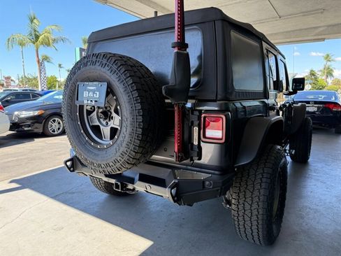 Used 2018 Jeep Wrangler Unlimited Sport S image 11