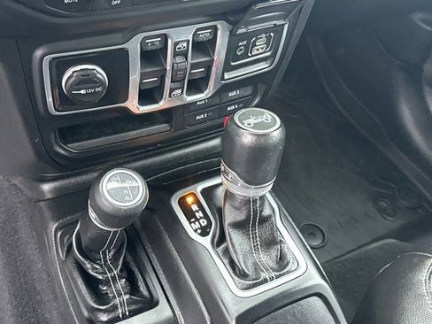 Used 2018 Jeep Wrangler Unlimited Sahara image 34