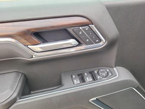 Used 2025 GMC Sierra 1500 SLT image 17