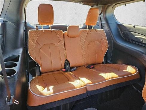 New 2026 Chrysler Pacifica Pinnacle image 15