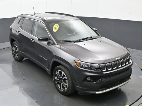 Used 2022 Jeep Compass Limited w/ Sun and Sound Group AWD/4WD image 34