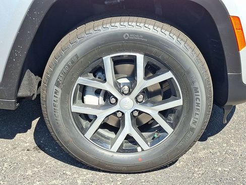 New 2025 Jeep Grand Cherokee Limited image 9