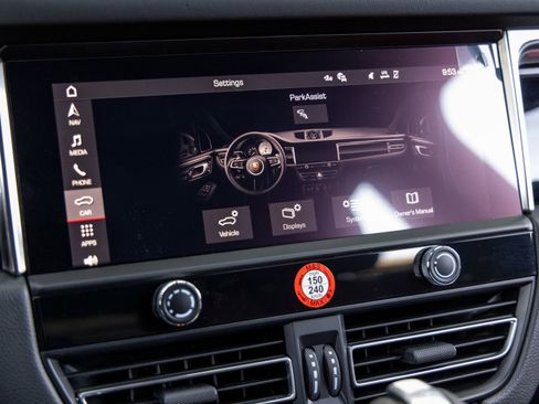 New 2025 Porsche Macan image 35