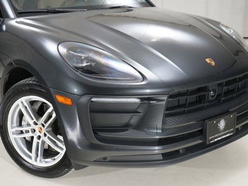 Used 2023 Porsche Macan AWD image 11