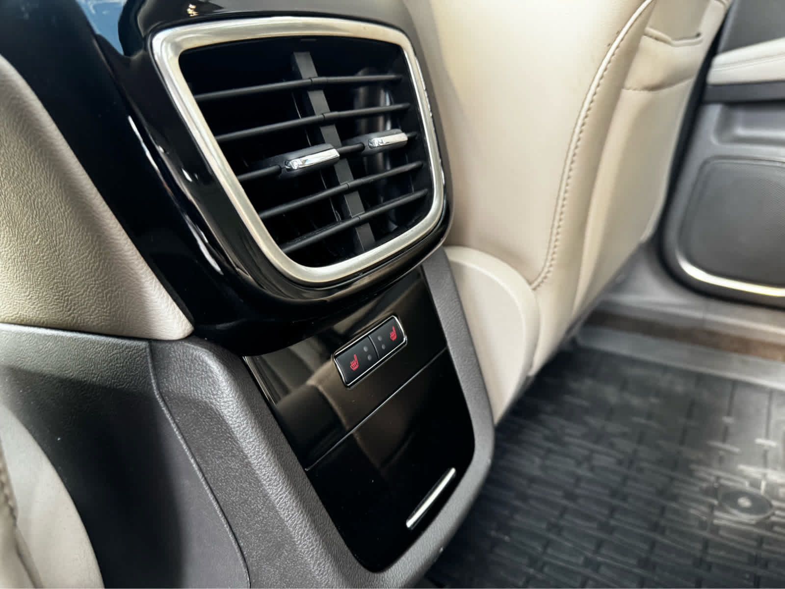 Used 2023 Lincoln Nautilus Reserve AWD/4WD image 6