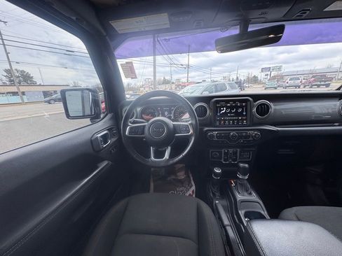 Used 2020 Jeep Gladiator Overland image 24