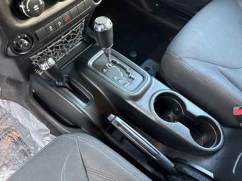 Used 2018 Jeep Wrangler Unlimited Sport S AWD/4WD image 24