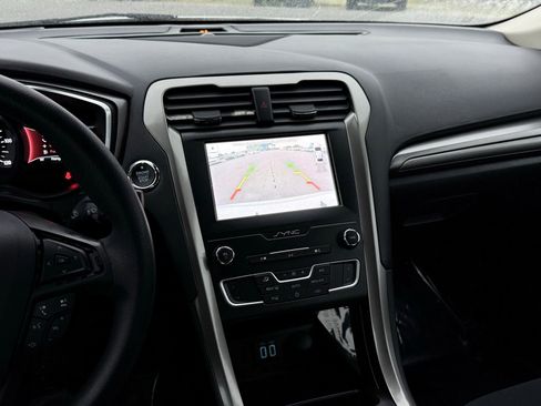 Used 2019 Ford Fusion SE FWD image 30