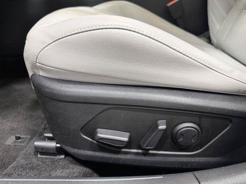 Used 2024 Hyundai Elantra Limited FWD image 21