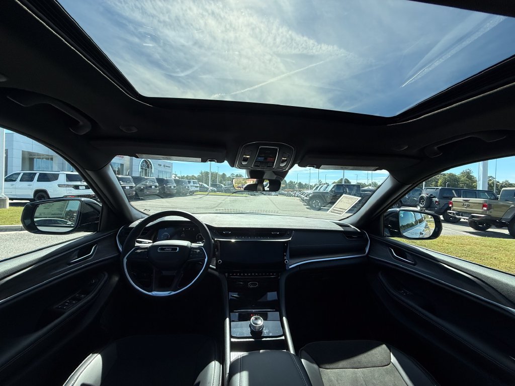 New 2027 Jeep Grand Cherokee Altitude RWD image 7