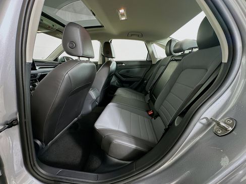 Used 2025 Volkswagen Jetta SE image 27