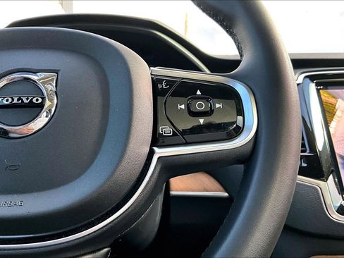Used 2024 Volvo XC90 B6 Plus image 19