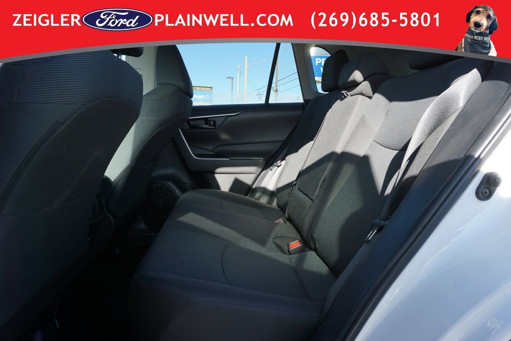 Used 2022 Toyota RAV4 LE AWD/4WD image 11