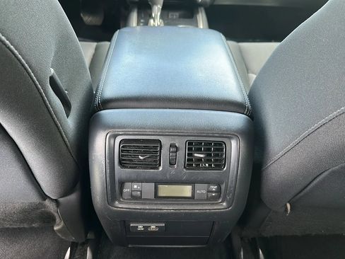 Used 2019 Nissan Pathfinder S AWD/4WD image 31