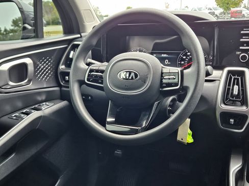 Used 2021 Kia Sorento LX image 9
