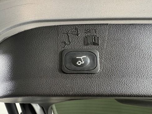 Used 2015 Ford Escape Titanium w/ Equipment Group 301A AWD/4WD image 29
