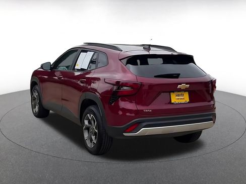 Used 2025 Chevrolet Trax LT FWD image 10