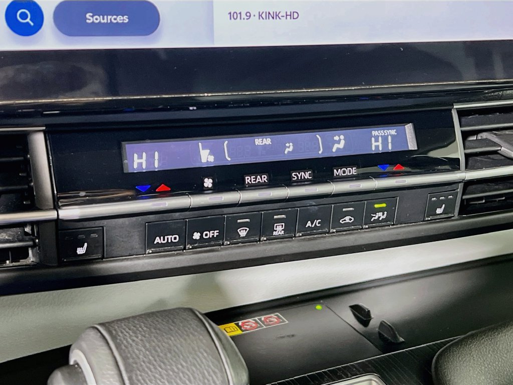 Certified 2025 Toyota Sienna XLE FWD image 14