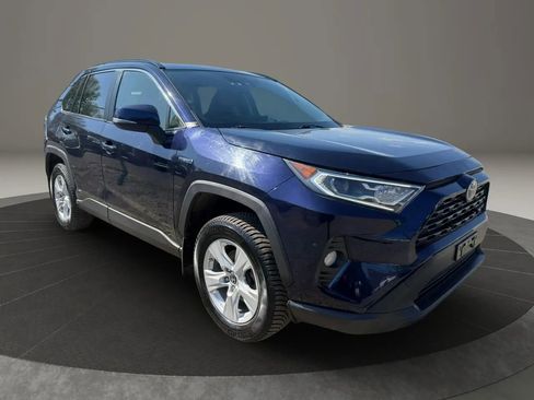 Used 2019 Toyota RAV4 XLE w/ Convenience Package AWD/4WD image 3
