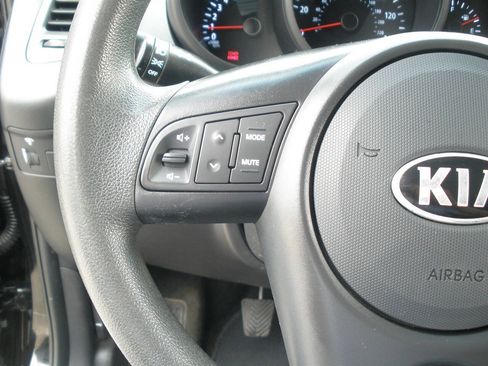 Used 2013 Kia Soul FWD image 32