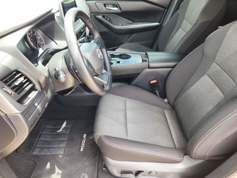 Used 2025 Nissan Rogue SV FWD image 15