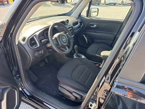 Used 2022 Jeep Renegade Latitude AWD/4WD image 16