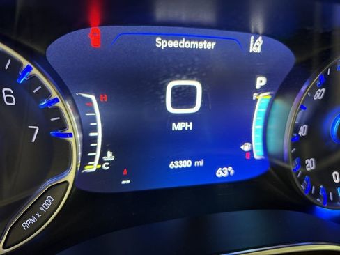 Used 2023 Chrysler Pacifica Limited FWD image 29