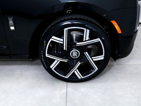 New 2026 Rolls-Royce Cullinan Black Badge image 42