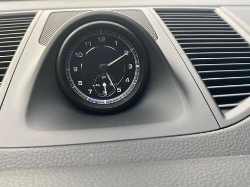 Certified 2025 Porsche Macan image 17