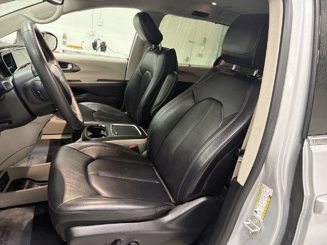 Used 2024 Chrysler Pacifica Touring-L FWD image 22