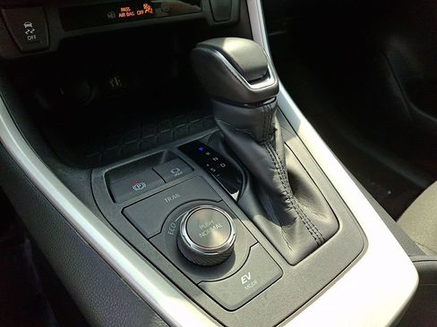 Certified 2024 Toyota RAV4 SE AWD/4WD image 17