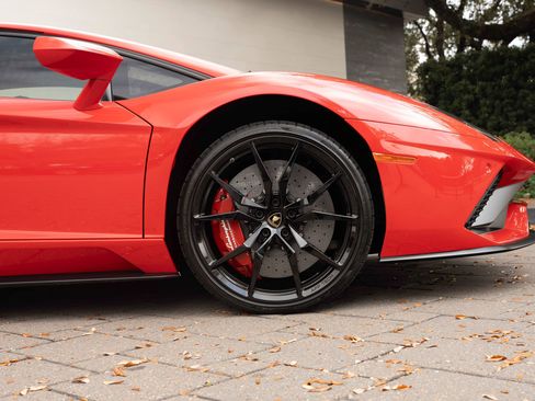 Used 2019 Lamborghini Aventador S AWD/4WD image 6