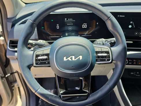 Certified 2025 Kia Carnival EX FWD image 30