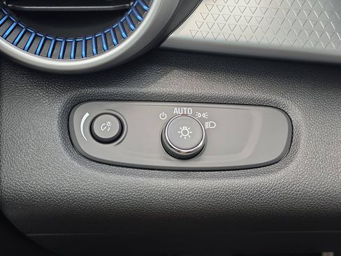 New 2026 Chevrolet Trax LS w/ LS Convenience Package FWD image 24